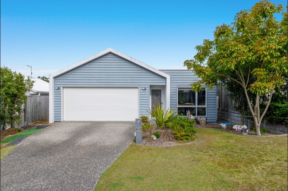 Manning Court, Pimpama
