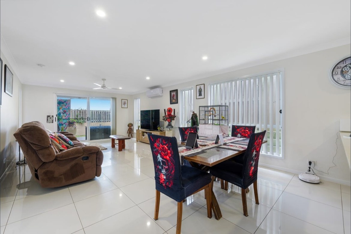Manning Court, Pimpama